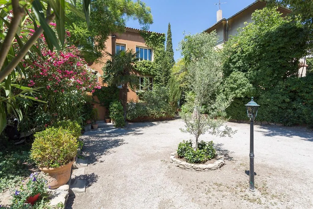 *** לינה וארוחת בוקר מרסיי Villa Monticelli צרפת