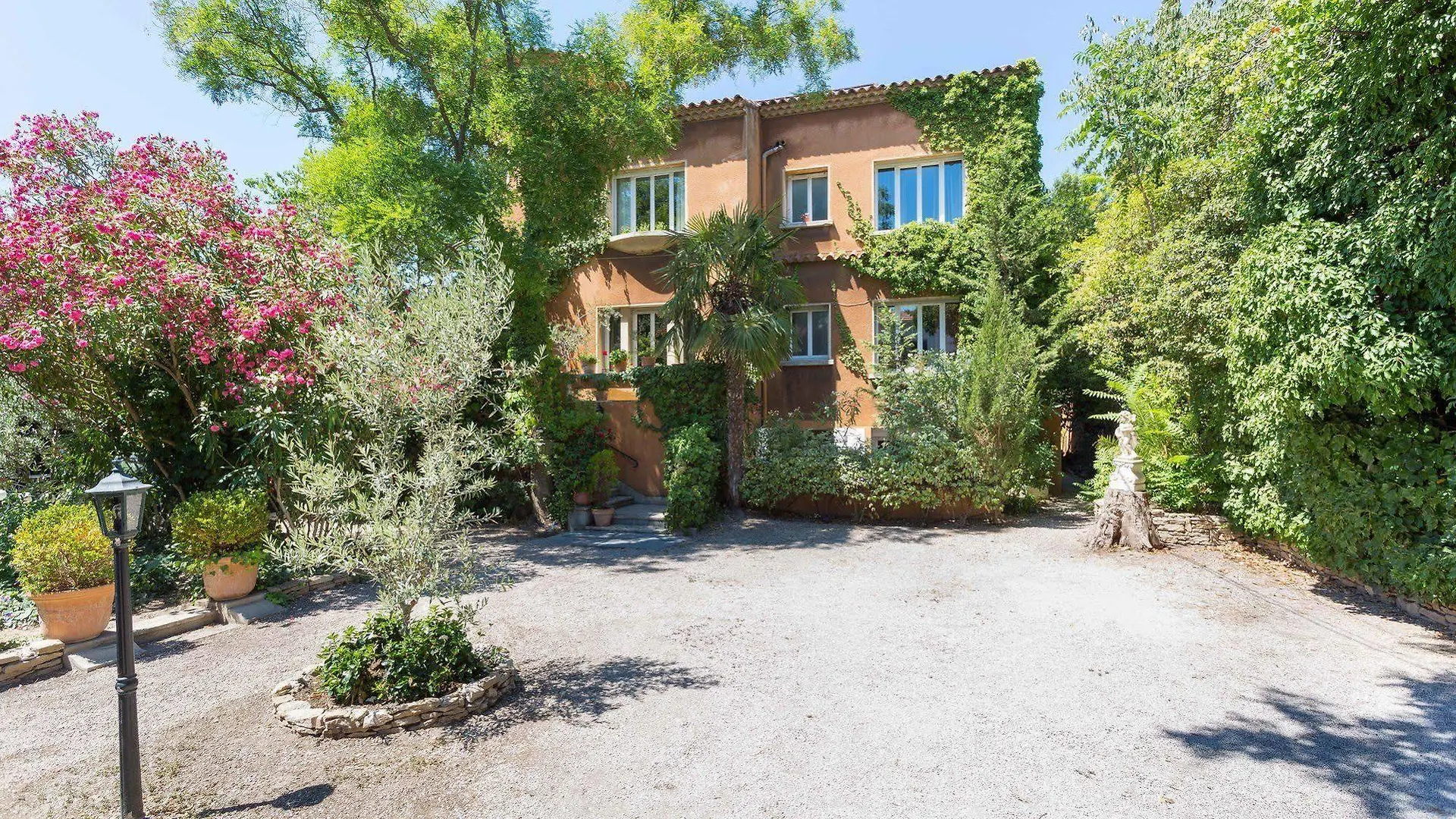 מרסיי Villa Monticelli 3*,
